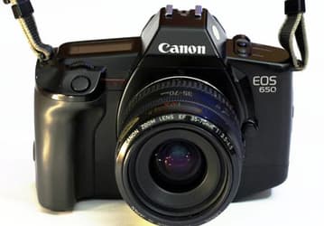 За 20 лет Canon удалось продать 30 миллионов фотокамер семейства EOS, 10 миллионов из которых — цифровые